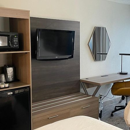 Holiday Inn Express Burlington By Ihg Экстерьер фото