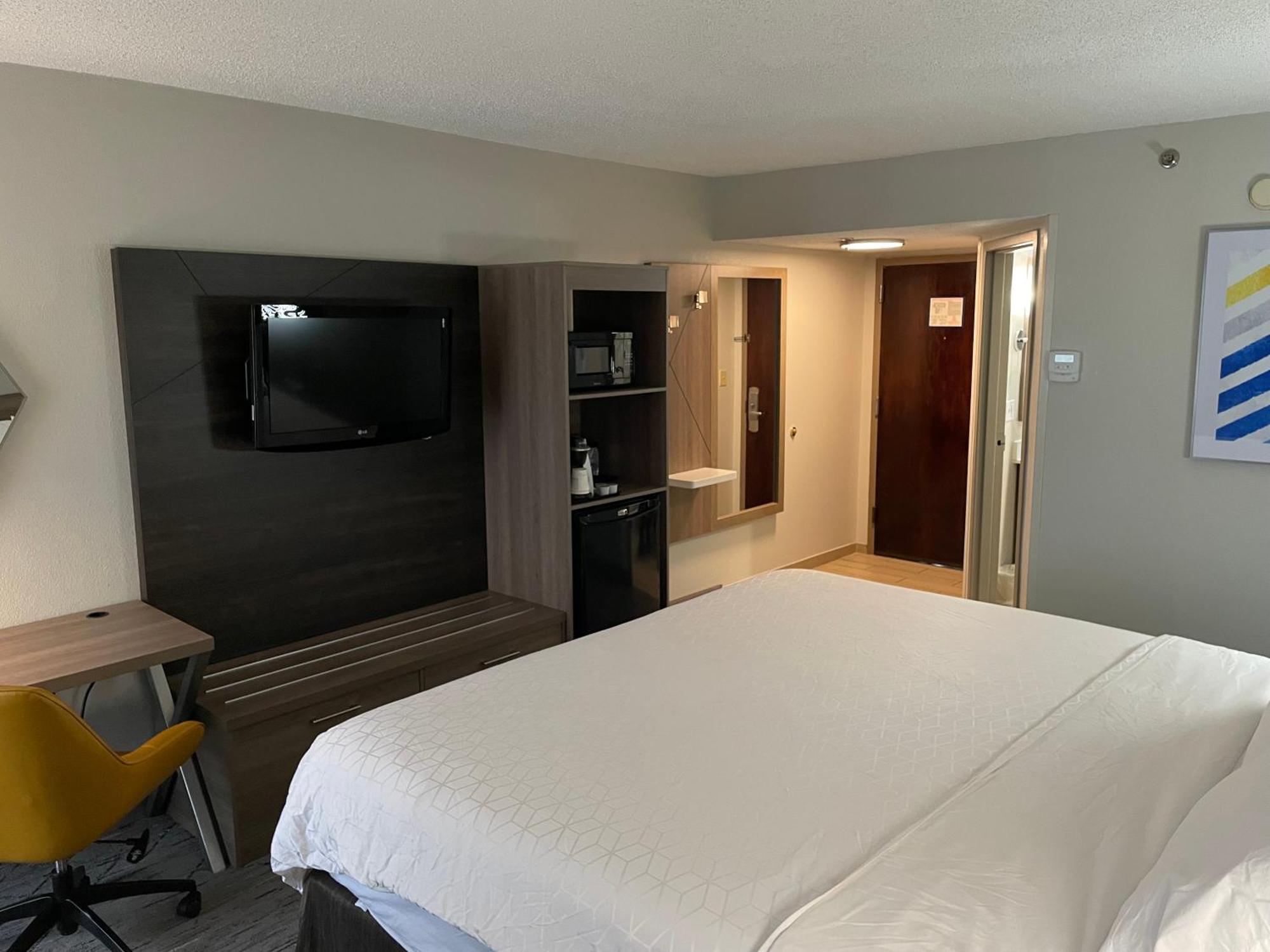 Holiday Inn Express Burlington By Ihg Экстерьер фото