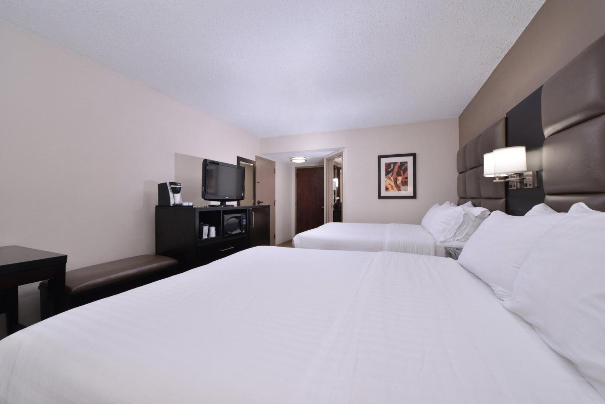 Holiday Inn Express Burlington By Ihg Экстерьер фото