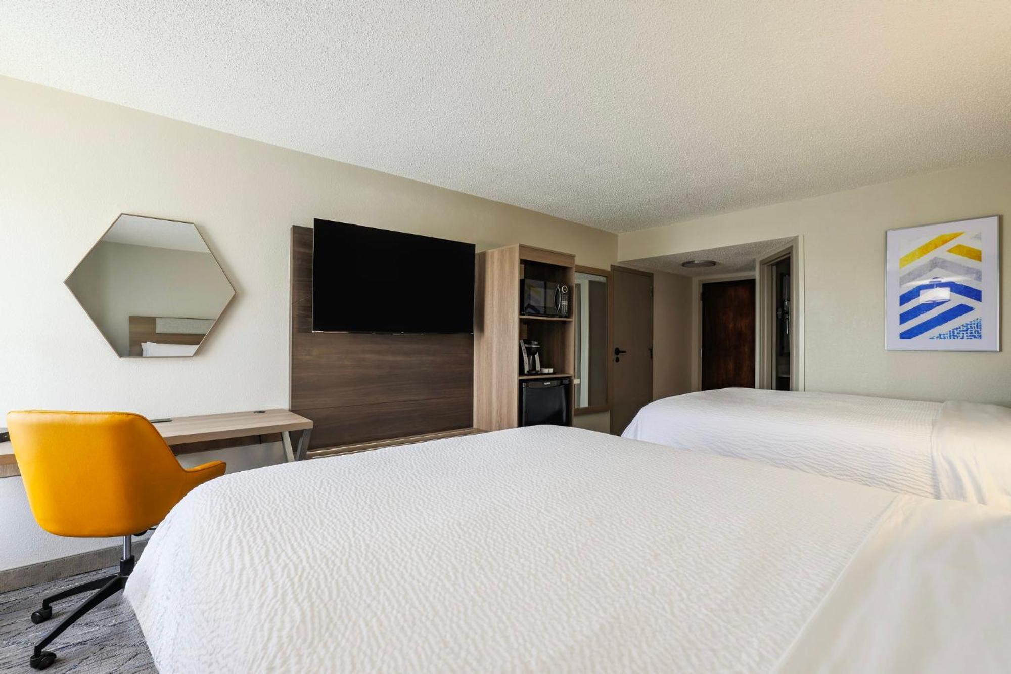 Holiday Inn Express Burlington By Ihg Экстерьер фото