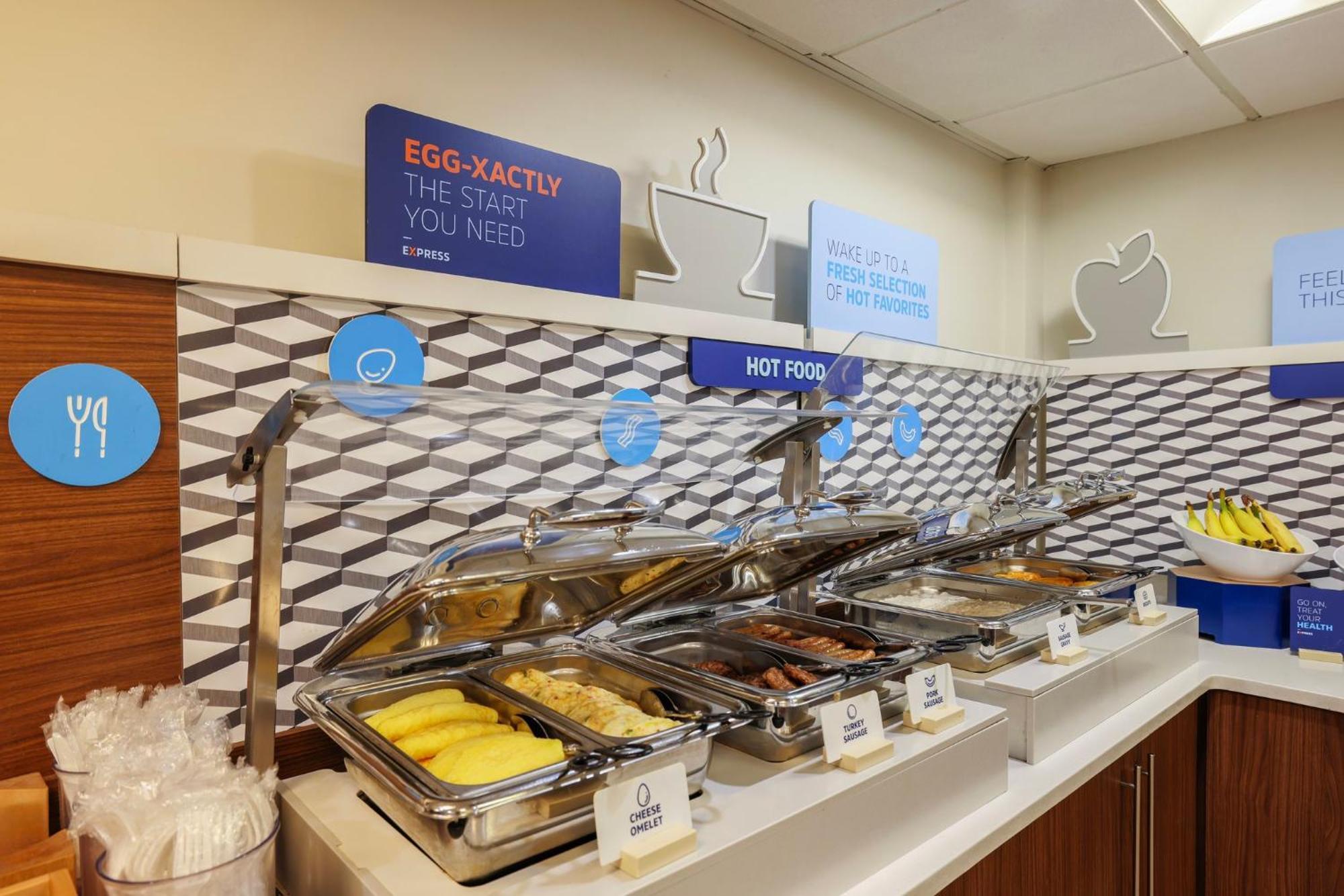 Holiday Inn Express Burlington By Ihg Экстерьер фото