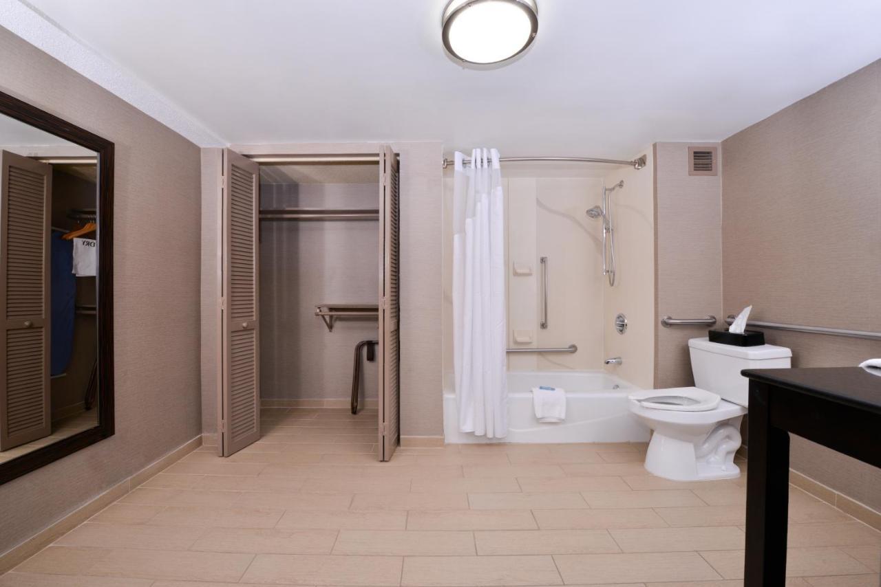 Holiday Inn Express Burlington By Ihg Экстерьер фото